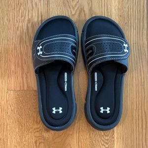 Under Armour slides. Size 7